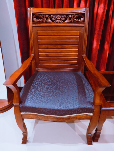 木制扶手椅家居家具木制扶手椅，复古沟de马德拉，poltrona demadeira，股票图片照片图片下载