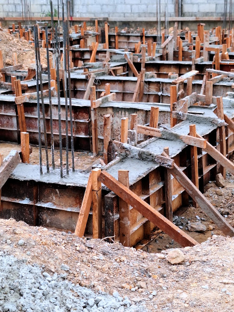 建筑施工区域的照片。图片下载