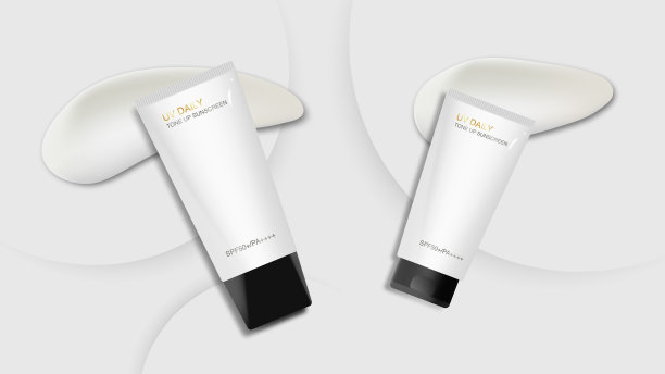 化妆品管横幅广告设计的防晒产品:防晒霜，保湿霜，身体乳液和霜在白色的背景。向量。图片下载