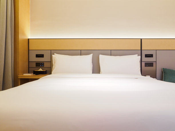 空的酒店床图片下载