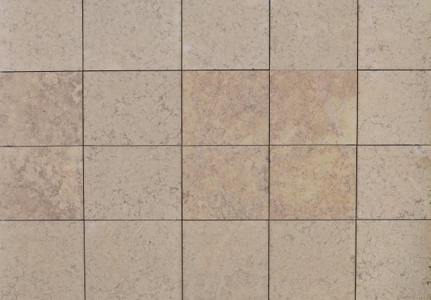 粉红色大理石的大矩形瓷砖用于通风立面。图片下载