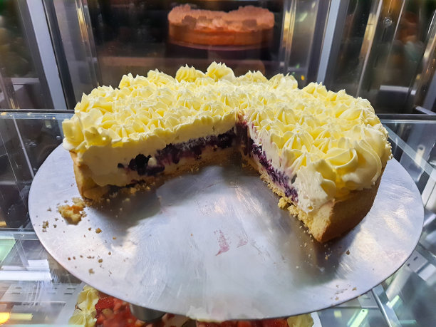 奶油派配红色水果。图片下载