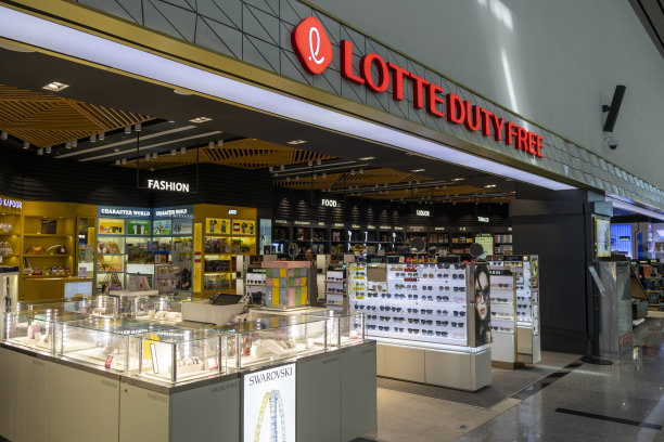 越南岘港国际机场的乐天免税店图片下载