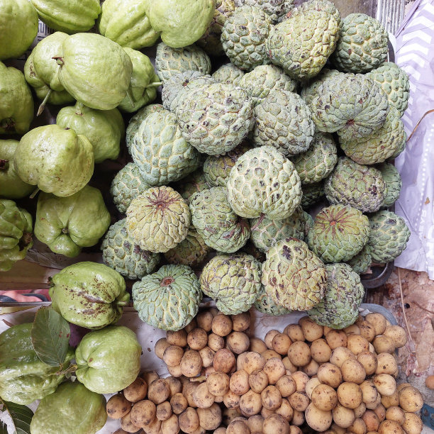 新鲜时令水果在曼谷水果店出售图片下载