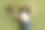 照片好心情的女孩波浪发型穿着米色t恤手持明星气球手掌显示空白空间孤立的卡其色背景图片下载