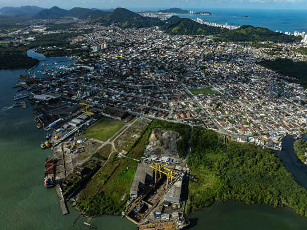 巴西圣保罗州瓜鲁贾市的鸟瞰图。图片下载