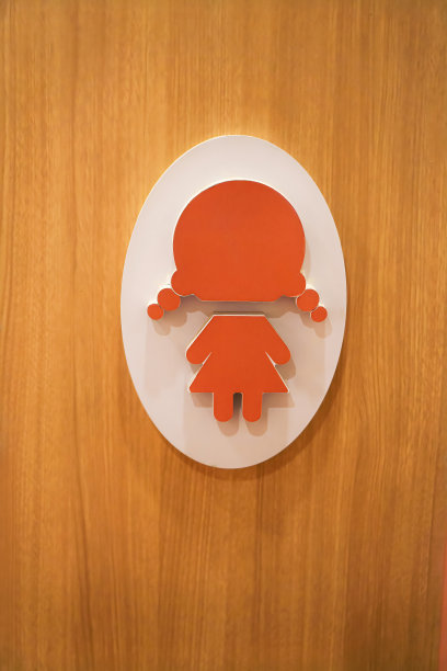 泰国清迈一家购物中心的公共女厕所标志的垂直图像。图片下载