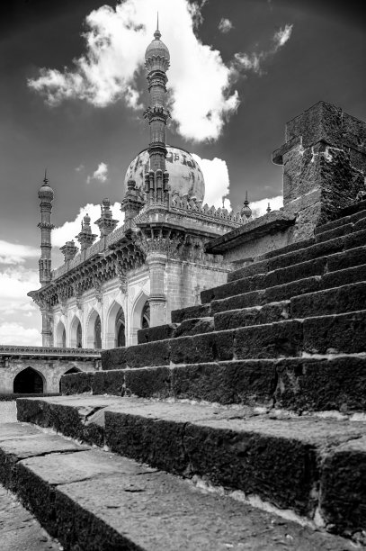 古老建筑的经典黑白照片图片下载