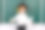 照片中可爱的小男生毕业戴帽子教课穿着时髦的校服教室黑板背景图片下载