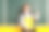 小女生的照片，书中手指指向空的空间，穿着校服孤立在黄色黑板背景上图片下载