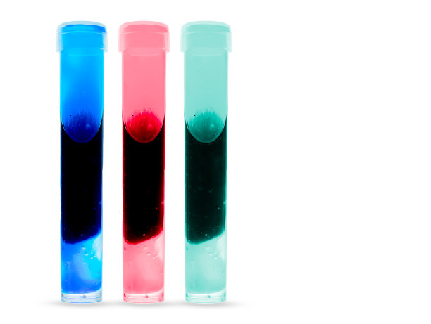 这套试管有蓝色的液体，绿色的液体，红色的有盖子的血液。图片下载