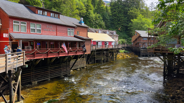 溪边的商店图片下载