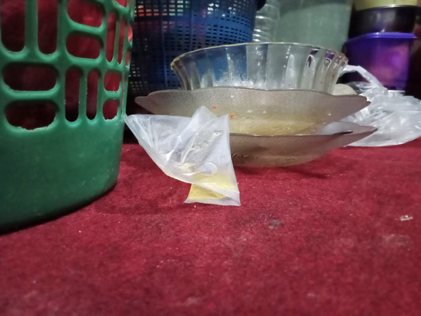 一堆脏盘子图片下载