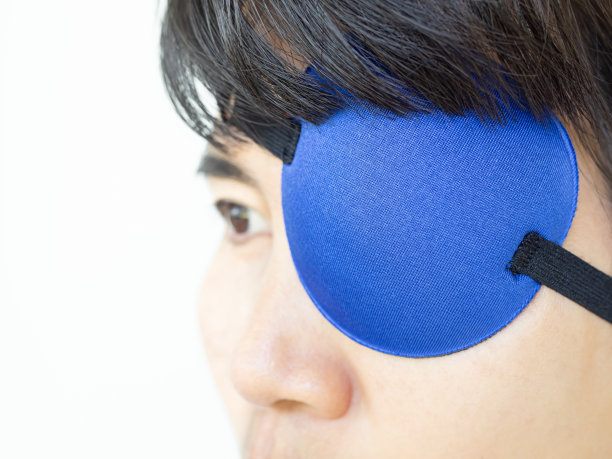 眼罩:翼状胬肉图片下载