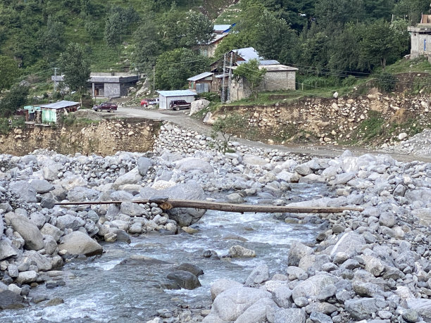 单木桥图片下载