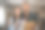 成年夫妇站着，拿着婴儿和信封的超声波照片图片下载