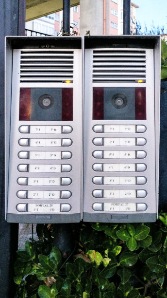 公寓楼内的可视对讲机图片下载