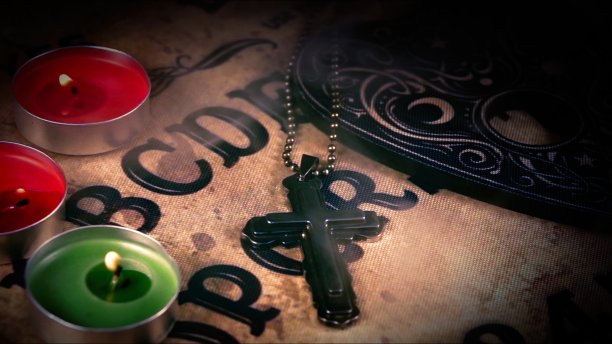 巫术精神游戏通灵板和火图片下载