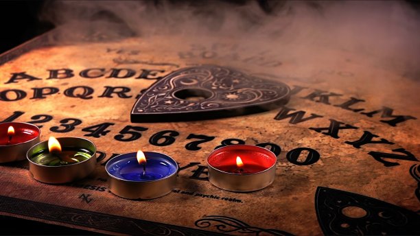 巫术精神游戏通灵板和火图片下载