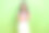 照片中，自信的中国商务女士穿着紫色t恤，双手交叉，对项目经理感到满意，绿色背景被孤立起来图片下载