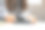 近距离观察年轻女子使用带有通知图标的数字平板电脑。社交媒体和传播概念图片下载