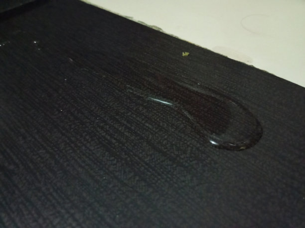 水在地板上淤积图片下载