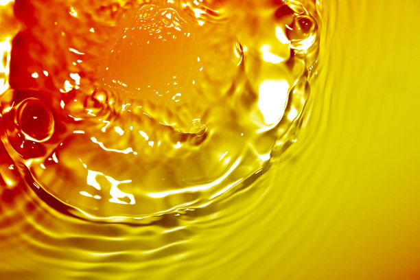 橘黄色的水冠被用来制作背景图像。图片下载