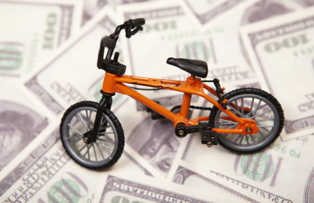 图像的自行车钱钞票的背景图片下载