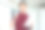 一位身穿条纹衬衫的年轻男大学生拿着纸和铅笔图片下载