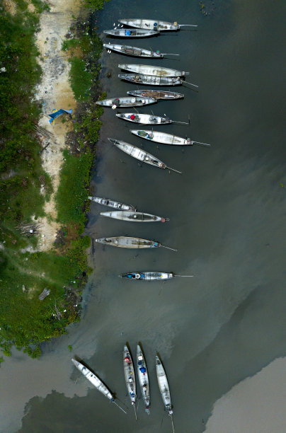 越南中部渔民的小船停泊在Tam Giang泻湖的抽象照片图片下载