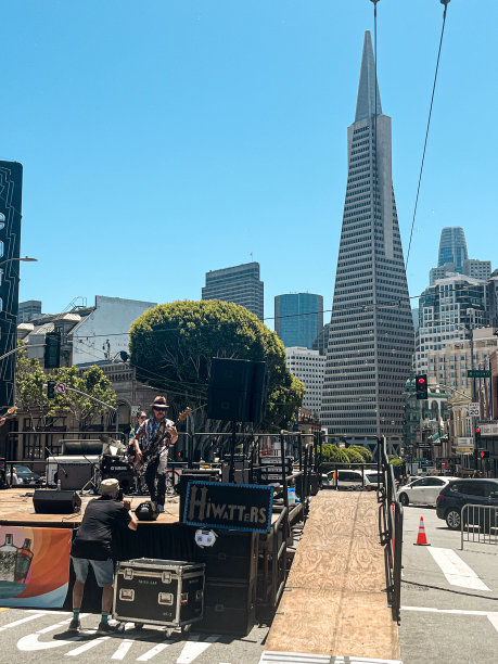 旧金山街头节日和市场上的人们图片下载