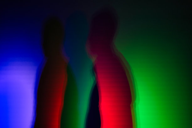 剪影图形与彩色阴影效果图片下载