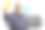 严肃的中年男人在电视屏幕前出示黄牌图片下载