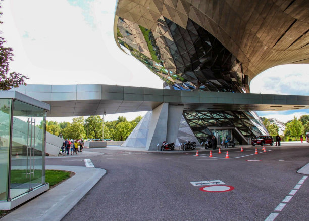 宝马沿条。图片下载