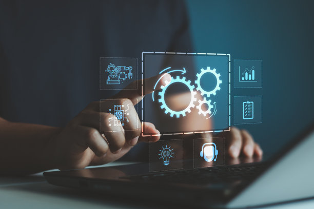 机器人过程自动化概念，RPA，人工智能。人们使用带有虚拟自动化技术的笔记本电脑，通过人工智能自动化业务任务。数字化转型和变革管理。图片下载