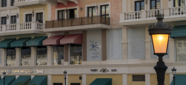 珍珠住宅区充满活力的住宅和商店，威尼斯概念图片下载