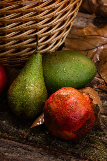 乡村篮子和新鲜水果-库存照片图片下载