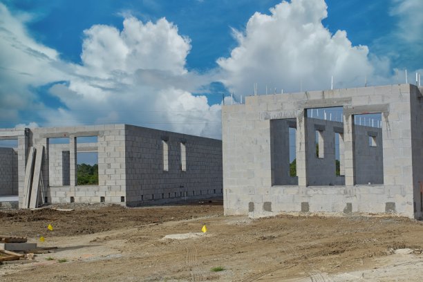佛罗里达新住宅建筑工地显示混凝土砌块建筑与飓风带图片下载