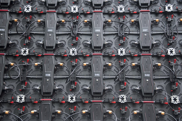 电缆连接器将不同的显示面板连接在一起图片下载