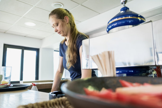 做兼职服务员很棒图片下载