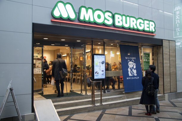 前往奈良莫斯汉堡日本快餐店的顾客图片下载