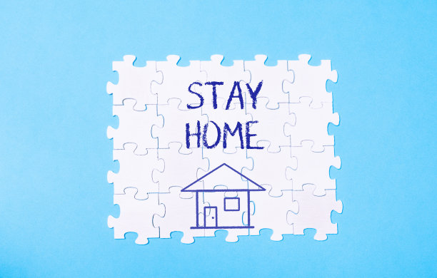 一个上面有房子的拼图，上面用蓝色写着“呆在家里”图片下载