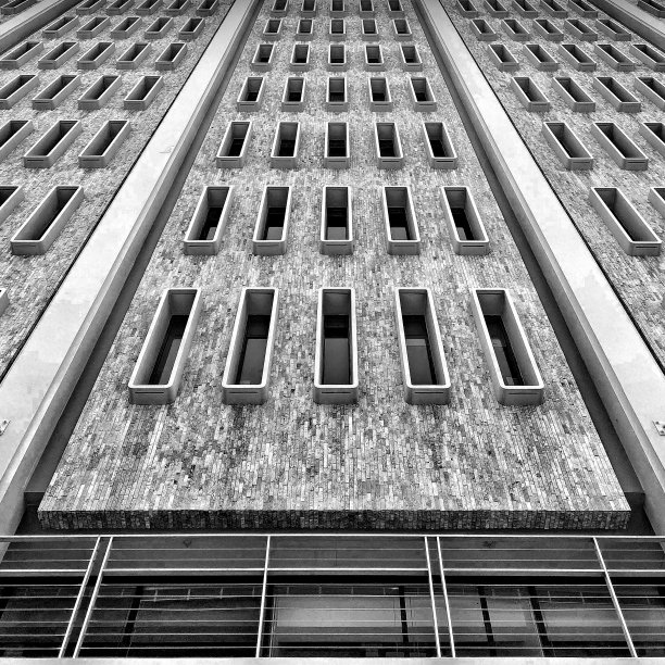 现代建筑的抽象黑白低角度视图图片下载