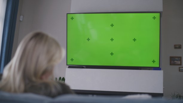 白人女性周末在家休息图片下载