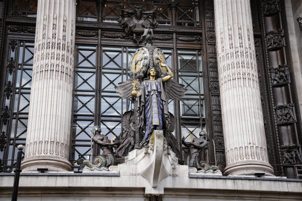 牛津街塞尔福里奇百货公司，时间女王时钟(吉尔伯特·贝叶斯雕塑)，伦敦中央街，威斯敏斯特市，伦敦，英国图片下载