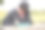 年轻的亚洲女性在户外或公园用平板电脑远程工作。自然光与树木和自然背景。自由职业者的概念。图片下载