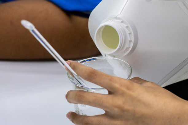 液皂的制作过程及实验室液皂测试。图片下载