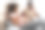 震惊的黑人丈夫紧急呼叫卧室里怀孕的妻子图片下载