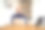 一个人坐在家里用笔记本电脑工作图片下载
