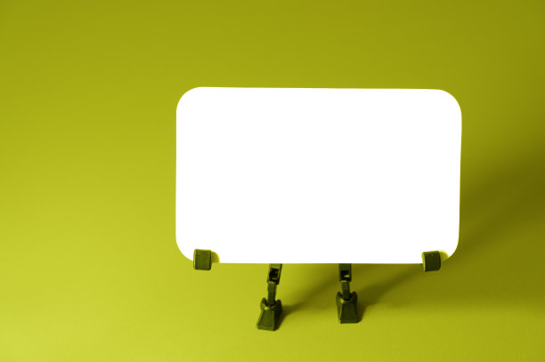 有彩色背景的白色空白卡片图片下载